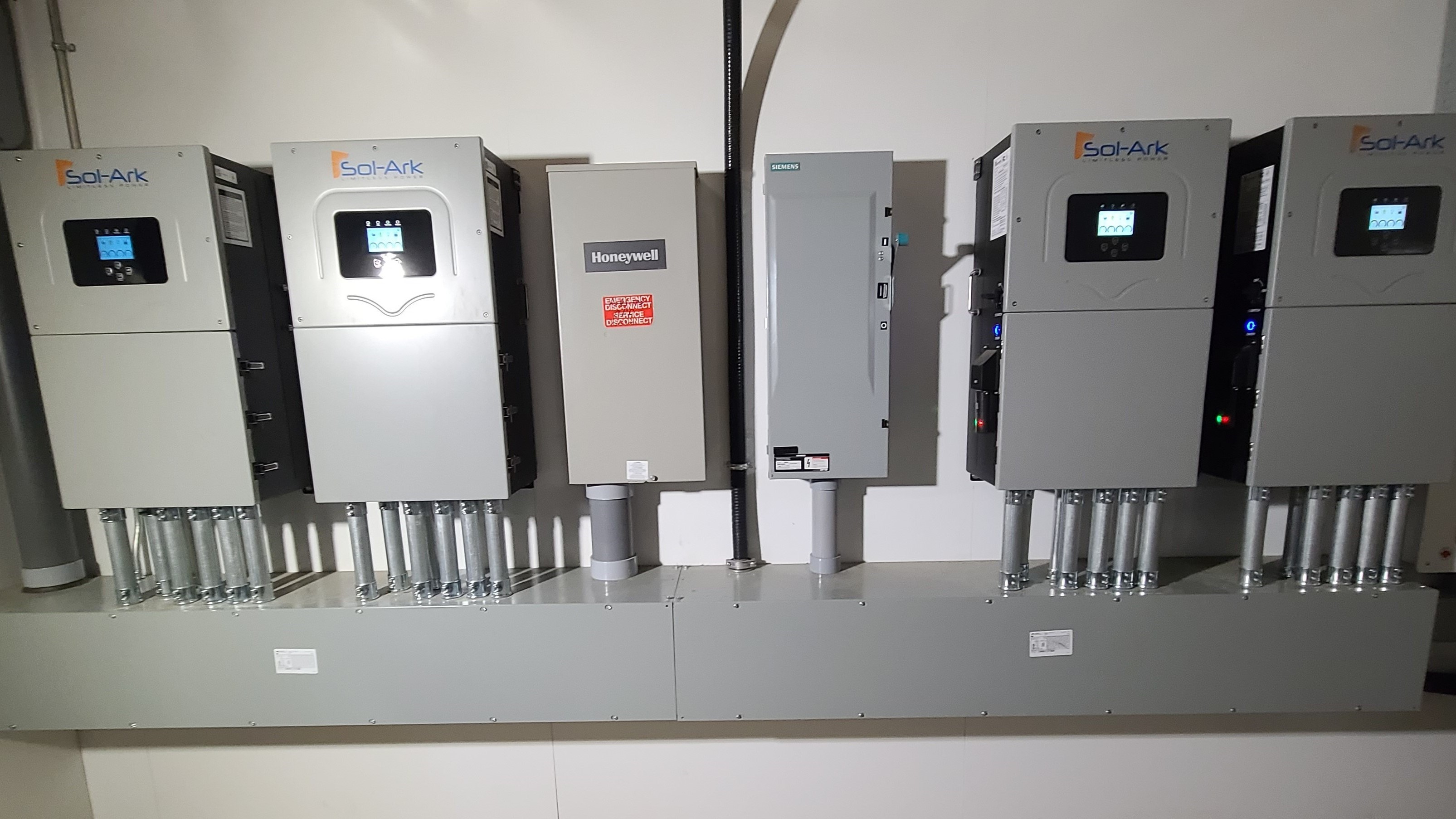 200 amp off-grid electrical service